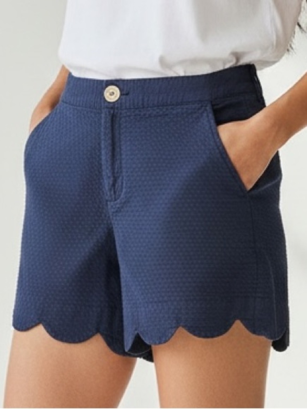 Lilly Pulitzer Navy Scallop Hem textured Women's Shorts size 6
